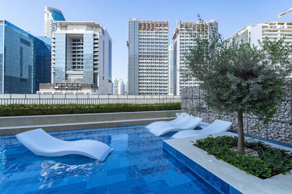 Modern Cozy Haven Perfect For 4 In Business Bay Apartamento Dubai Exterior foto