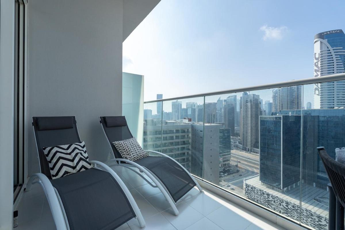 Modern Cozy Haven Perfect For 4 In Business Bay Apartamento Dubai Exterior foto