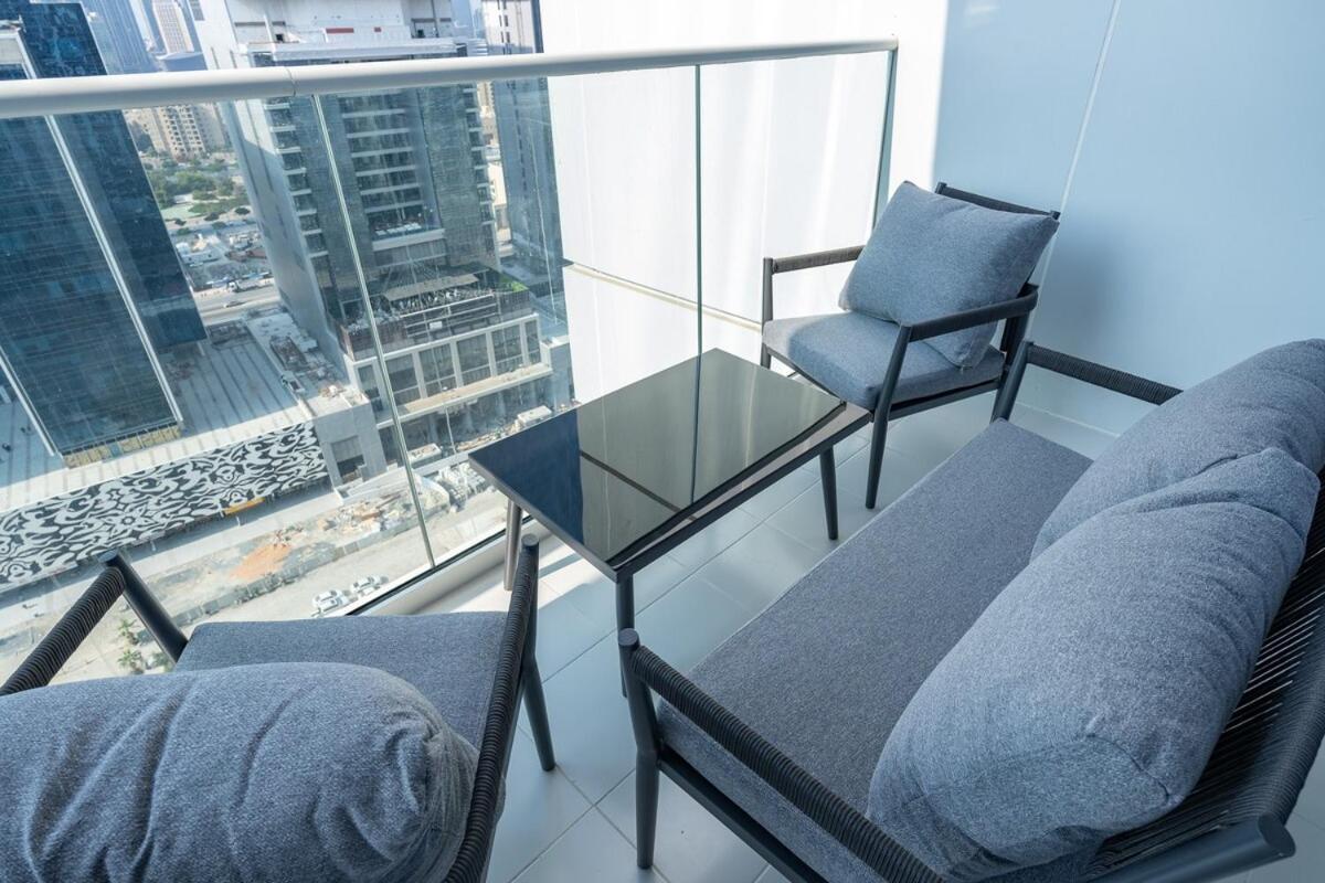 Modern Cozy Haven Perfect For 4 In Business Bay Apartamento Dubai Exterior foto