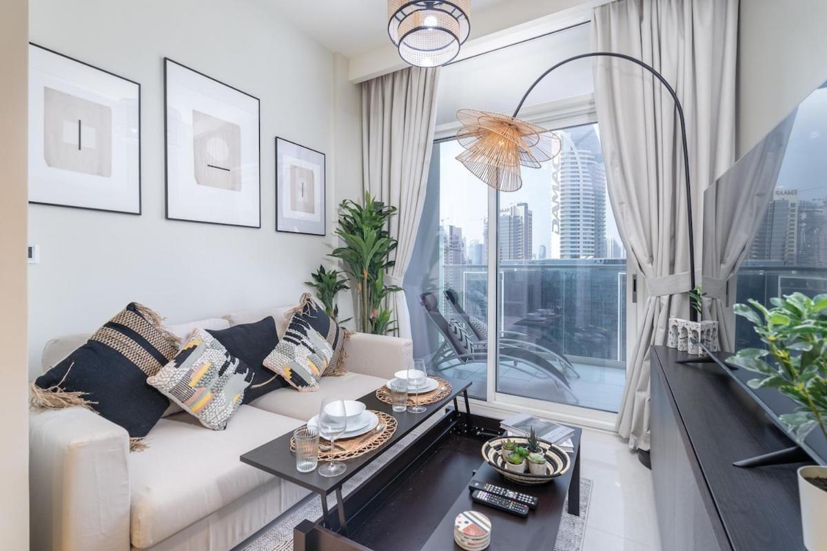 Modern Cozy Haven Perfect For 4 In Business Bay Apartamento Dubai Exterior foto