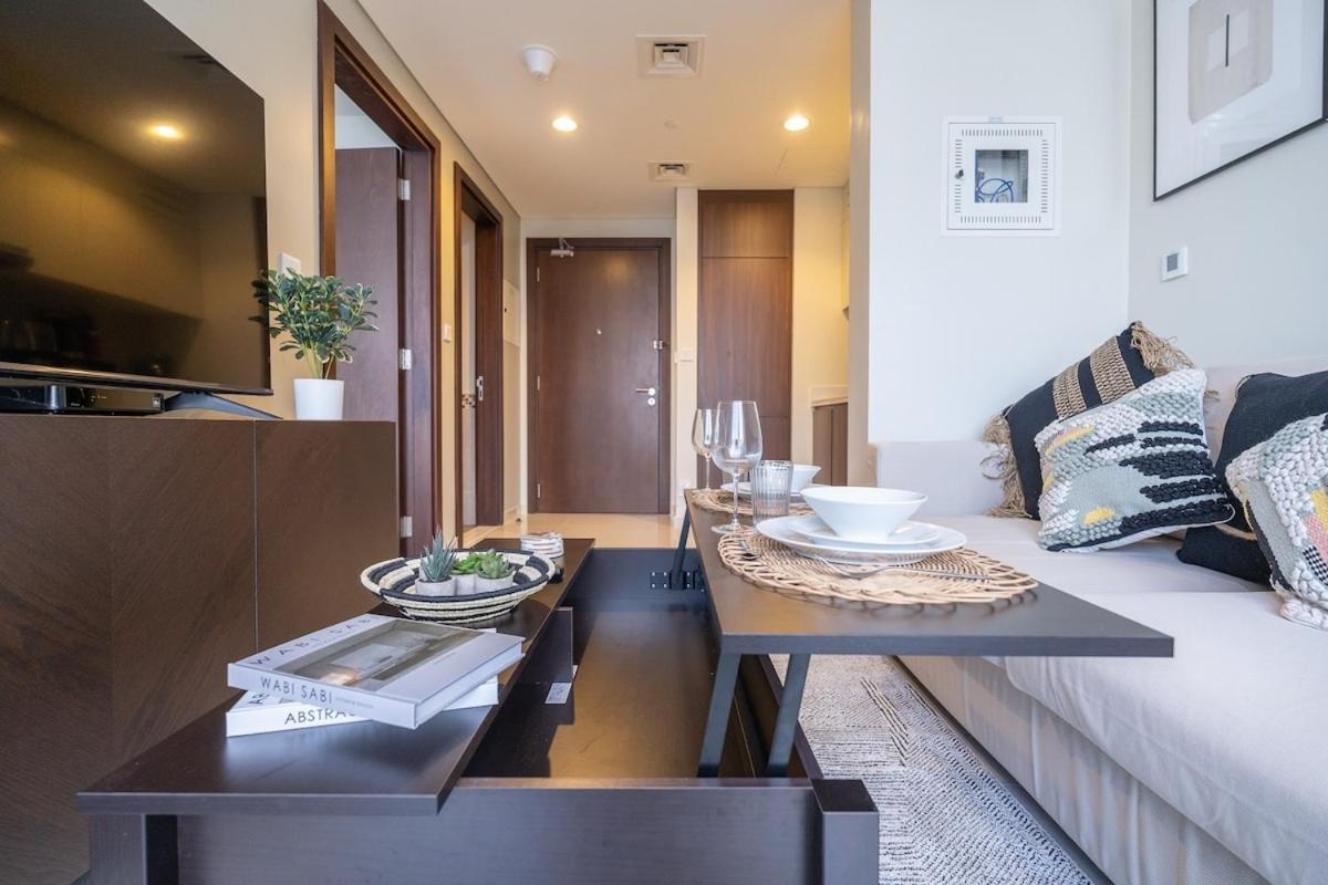 Modern Cozy Haven Perfect For 4 In Business Bay Apartamento Dubai Exterior foto