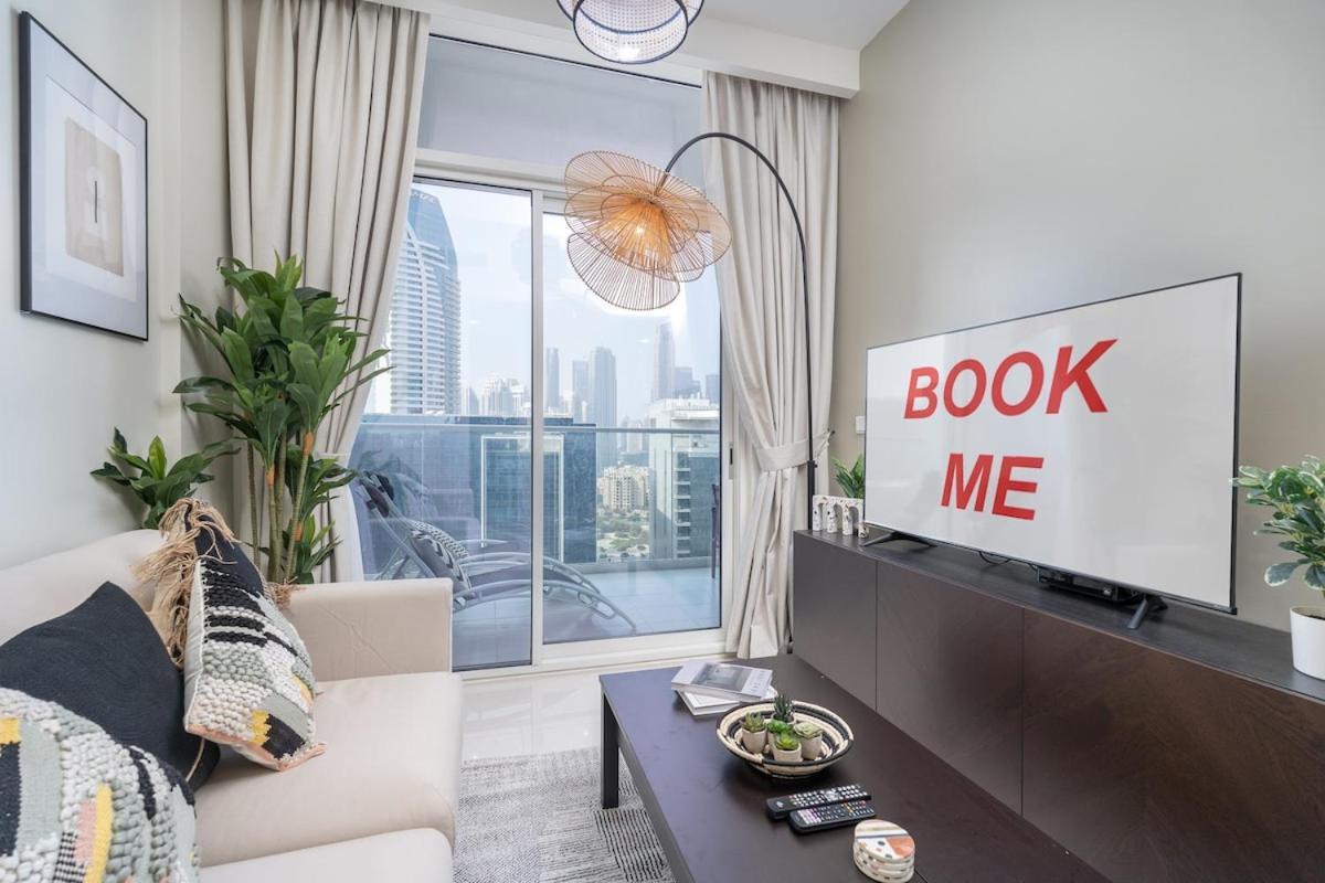 Modern Cozy Haven Perfect For 4 In Business Bay Apartamento Dubai Exterior foto